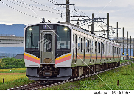 羽越本線　岩船町－村上　JR東日本　E129系　B18編成（新潟） 69563663