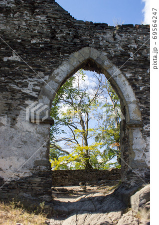 Entrance gate to the Bezdez castle 69564247