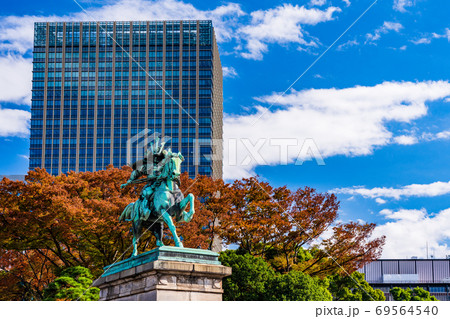 （東京都）秋の日比谷公園　楠木正成像 69564540