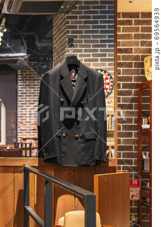 [東京・港区] 東京タワーにあるカフェ麦わらの店内で飾られてるサンジのクックコート 69564939