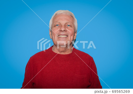 Senior handsome man with grey hair 69565269