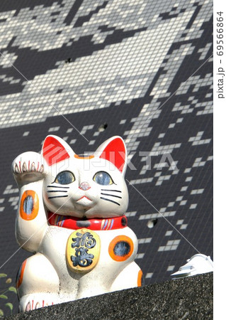常滑のやきもの散歩道にある招き猫　Maneki Neko in Tokoname Aichi 69566864