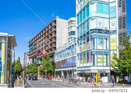 原宿駅前の複合施設「ウィズ原宿」など 原宿駅前の複合施設「ウィズ原宿」など 69567621