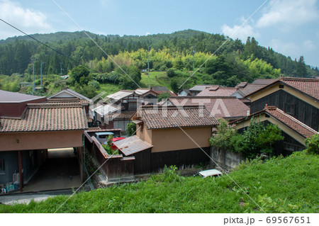 日本遺産ジャパンレッド吹屋・古い町並みの石州瓦 日本遺産ジャパンレッド吹屋・古い町並みの石州瓦 69567651