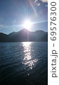 湖の朝 69576300