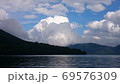 湖畔の夏 69576309
