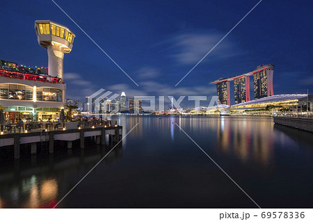 Night view of Marina Bay with Marina Bay Sands and Custom House, Singapore Night view of Marina Bay with Marina Bay Sands and Custom House, Singapore 69578336