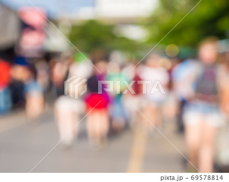 Crowed of anonymous business people walking on 69578814
