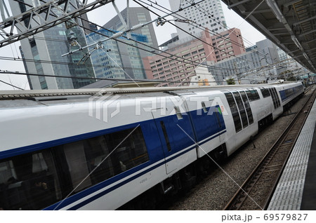 小田急小田原線、南新宿駅に入線する特急あさぎり(JR東海371系) 小田急小田原線、南新宿駅に入線する特急あさぎり(JR東海371系) 69579827