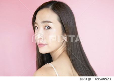 女性のビューティーポートレート 69580923