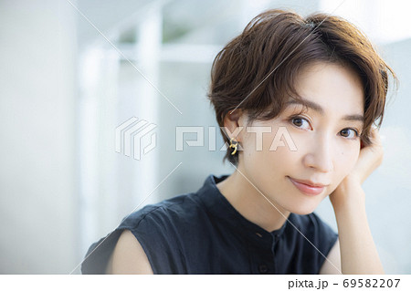ビューティーイメージ 30代女性の写真素材 6957