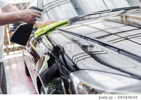 Bottle sprayer for polishing car body 69584649