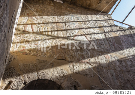 Sun rays entering the sanctuary in Luxor Temple 69585525