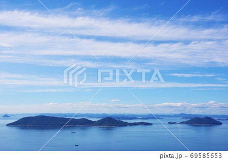 香川県高松市屋島　獅子の霊巌から見た女木島（鬼ヶ島）と男木島 69585653