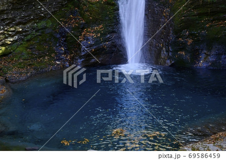 秋のおしらじの滝 69586459