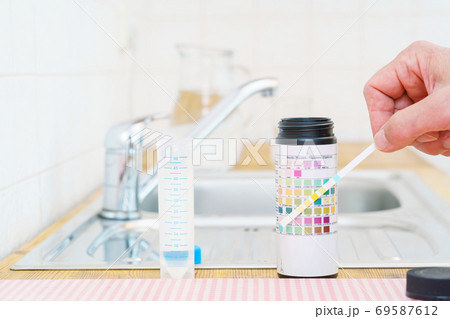 Checking the quality of tap water with a water test kit Checking the quality of tap water with a water test kit 69587612