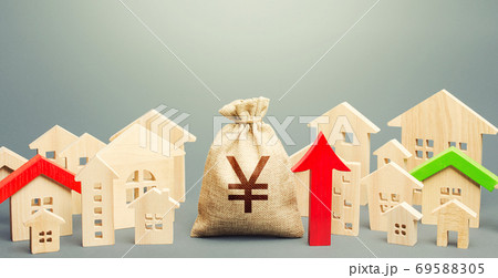 Yen Yuan money bag and a city of house figures and red up arrow. Recovery and growth in property prices, high demand. Increase in rent. Investments. Increase in revenues to municipal budget. Yen Yuan money bag and a city of house figures and red up arrow. Recovery and growth in property prices, high demand. Increase in rent. Investments. Increase in revenues to municipal budget. 69588305