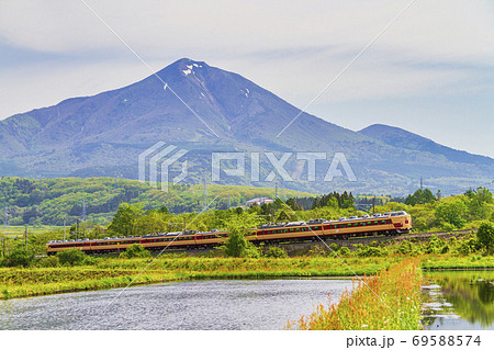 磐梯山と485系あいづライナー 福島県磐梯町 磐梯山と485系あいづライナー 福島県磐梯町 69588574
