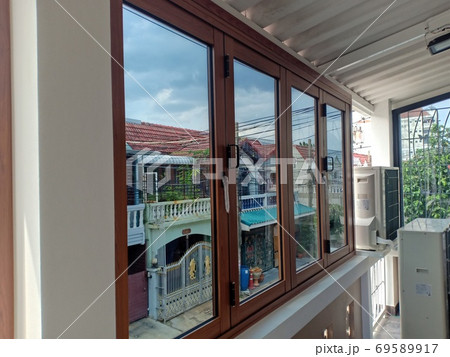 Aluminum glass Aluminum glass 69589917