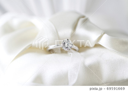 リング 婚約 宝石 69591669