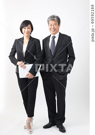 会社での日常シーン集 （上司と部下）二人に会話 やりとり ビジネスシーン 69592169