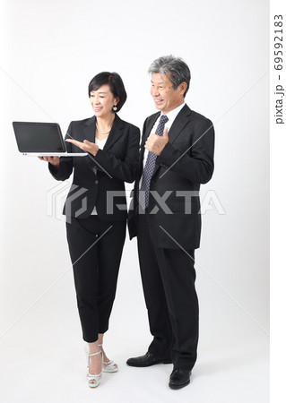 会社での日常シーン集 (上司と部下)二人に会話 やりとり ビジネスシーン 会社での日常シーン集 (上司と部下)二人に会話 やりとり ビジネスシーン 69592183