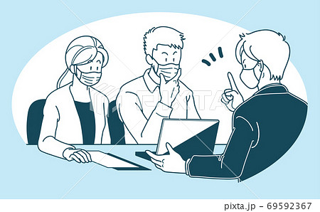 マスクを付けて商談する若い夫婦とビジネスマンのイラスト 69592367
