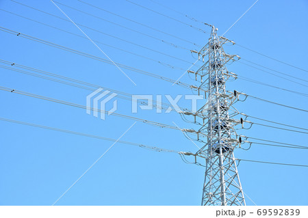 青空と送電線 青空と送電線 69592839