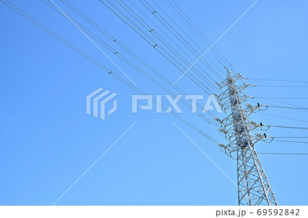 青空と送電線 青空と送電線 69592842