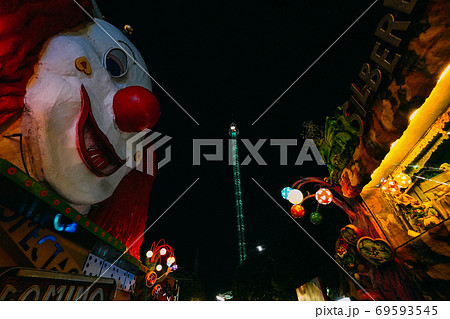 The Big Clown at the amusement park The Big Clown at the amusement park 69593545