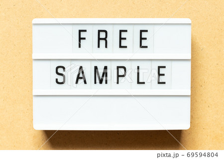 Lightbox with word free sample on wood background 69594804