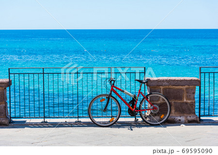 Old mountain bike by the sea in Alghero Old mountain bike by the sea in Alghero 69595090