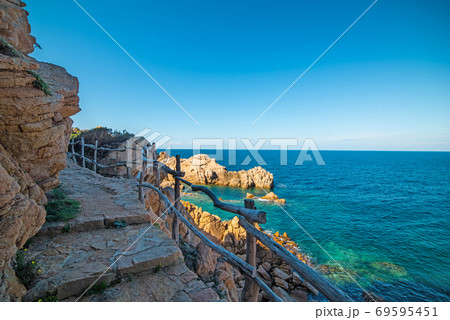 Steps by the shoreline Steps by the shoreline 69595451