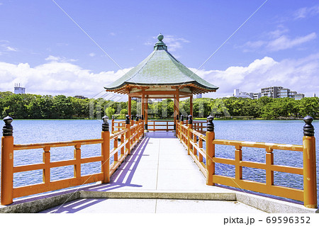 水と緑のオアシス　大濠公園　（福岡市中央区） 69596352