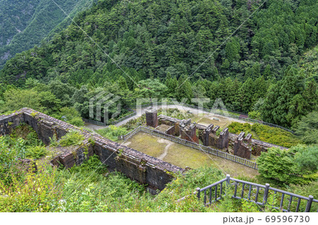 愛媛県新居浜市　東洋のマチュピチュこと旧別子銅山東平地区　東平貯鉱庫跡 69596730
