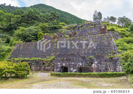 愛媛県新居浜市　東洋のマチュピチュこと旧別子銅山東平地区　東平貯鉱庫跡 69596834