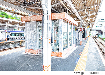 駅風景 Jr豊田駅 ホーム 色鉛筆 のイラスト素材