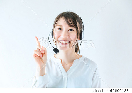 コールセンターの女性 コールセンターの女性 69600183