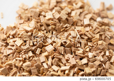 燻製チップ:サクラ 写真素材 燻製チップ:サクラ 写真素材 69600705