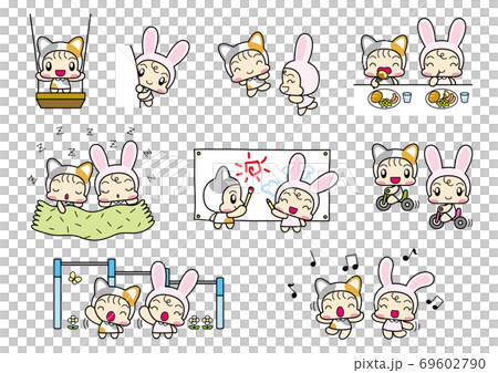 仲良く遊ぶねことうさぎの着ぐるみを着た子供たちセット 69602790