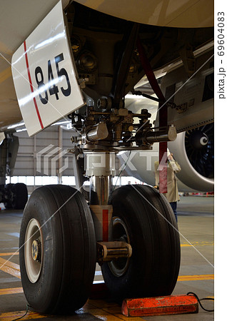 ボーイング787前輪 69604083