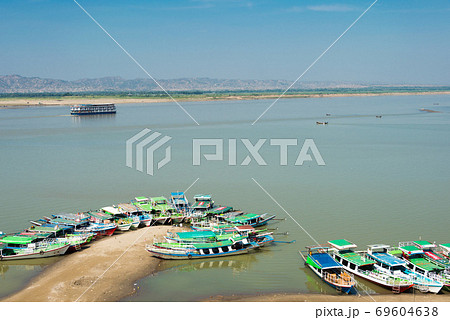 エーヤワディー川 イラワジ川 ミャンマー バガンの写真素材