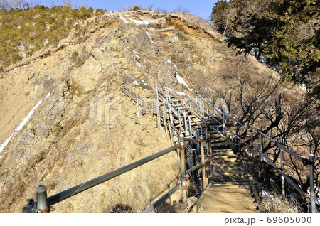 冬の丹沢 表尾根の登山道 69605000