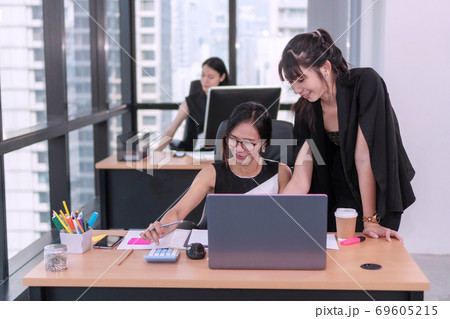 Group businesspeople colleagues talking about planning project in the workplace 69605215