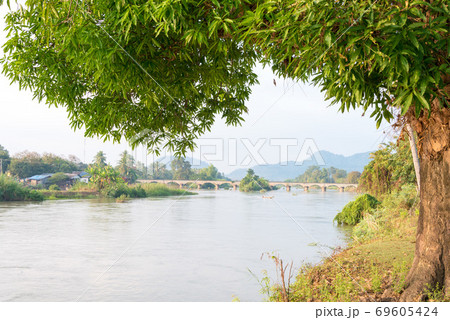 ラオス・シーパンドン ドンデット(デット島)から見えるメコン川 ラオス・チャンパーサック県デット島 ラオス・シーパンドン ドンデット(デット島)から見えるメコン川 ラオス・チャンパーサック県デット島 69605424
