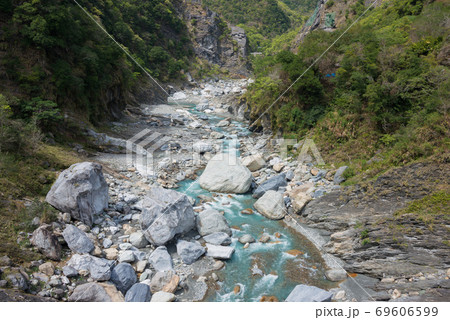 タロコ峡谷（岳王廟付近の風景）　台湾・花蓮 69606599