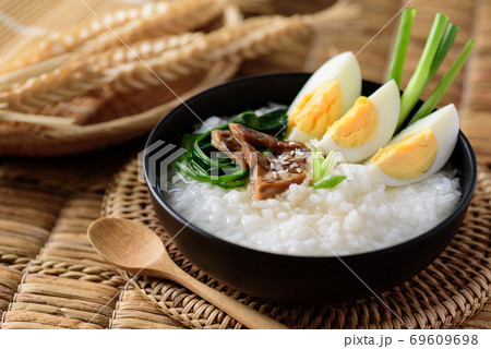 Rice soup with boiled egg, grilled mushroom and spinach Rice soup with boiled egg, grilled mushroom and spinach 69609698