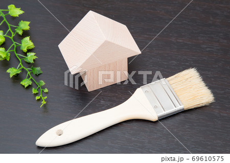 住宅の外壁塗装工事 塗り替え工事イメージ 住宅の外壁塗装工事 塗り替え工事イメージ 69610575