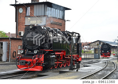 ドイツ　ハルツ狭軌鉄道　ヴェルニゲローデ駅の蒸気機関車 69611360