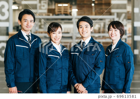 作業員 複数 男女 作業員 複数 男女 69613581